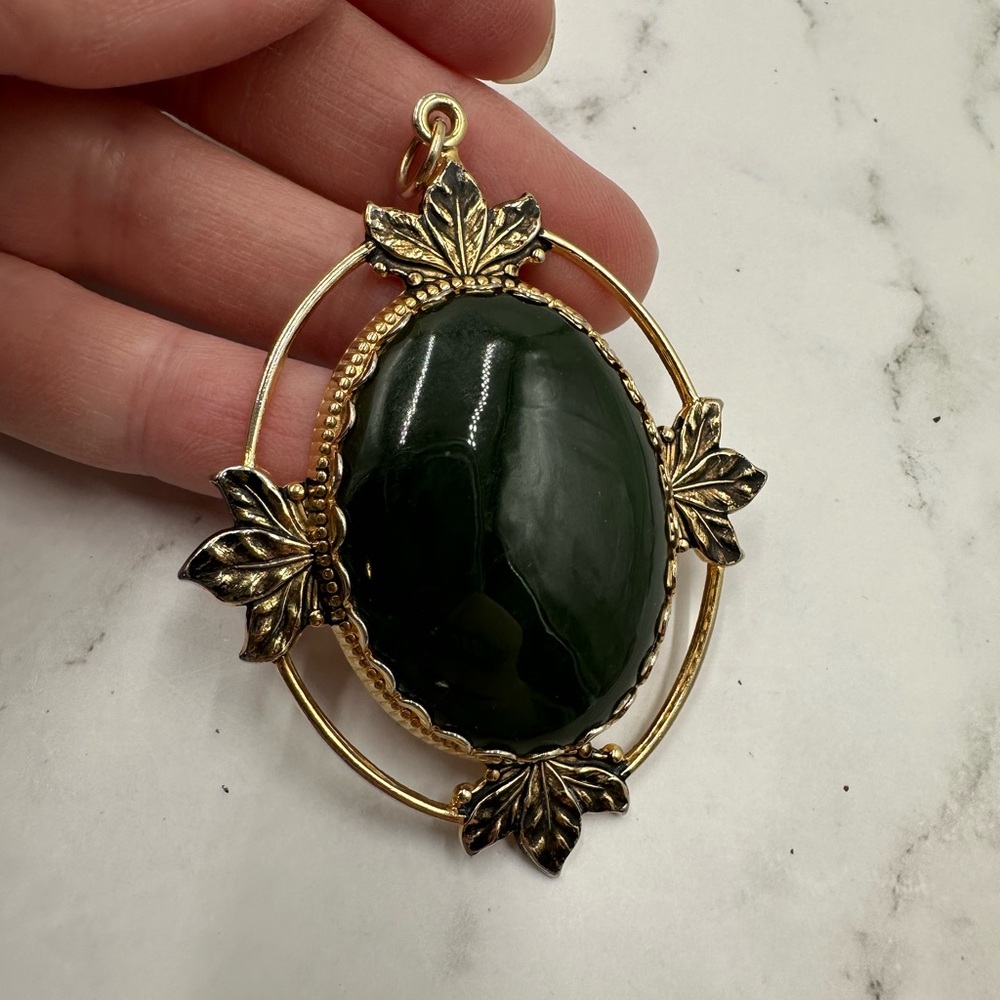 Vintage Oval Jade Stone Goldtone Pendant Jewelry